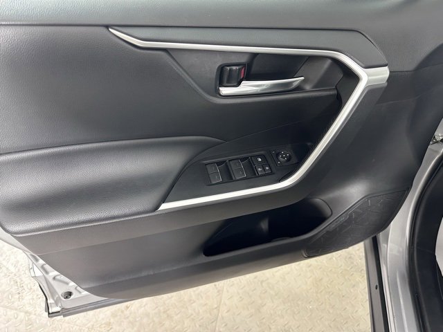 Used 2022 Toyota RAV4 XLE image 19