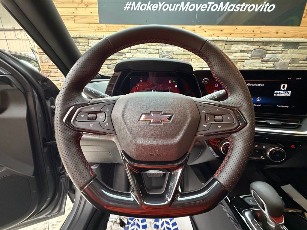 Used 2024 Chevrolet Trax RS w/ Sunroof Package image 17