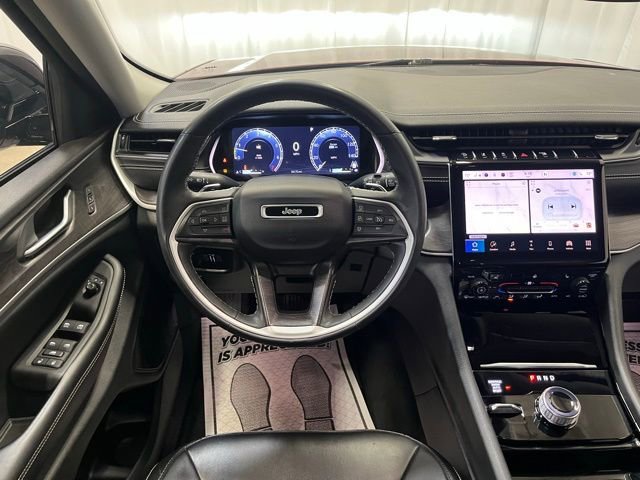 Used 2023 Jeep Grand Cherokee Limited w/ Black Appearance Package image 18