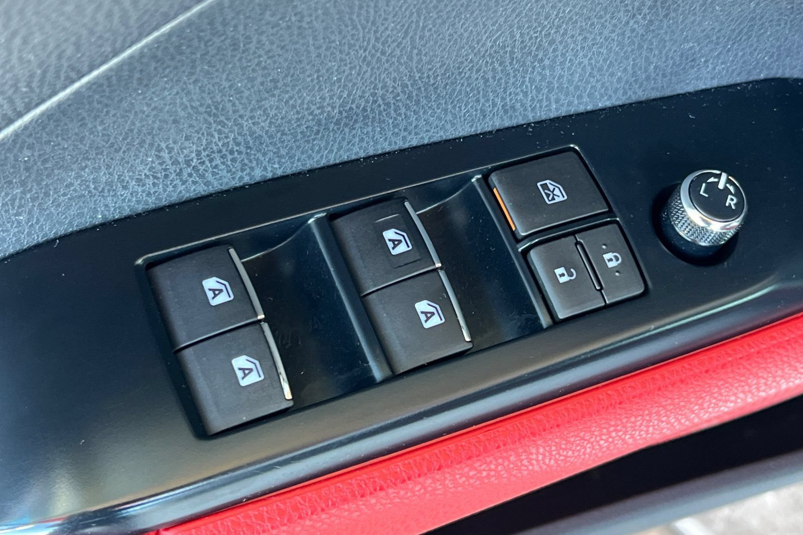 Certified 2019 Toyota Camry XSE FWD image 13
