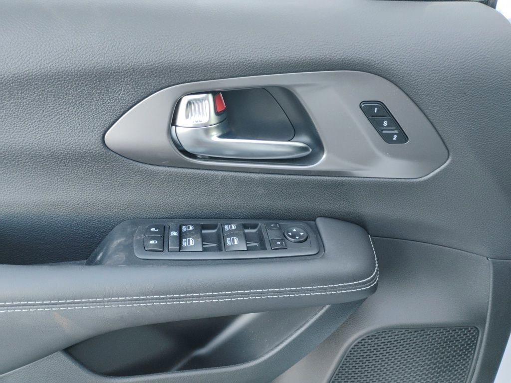 New 2026 Chrysler Pacifica Select image 21