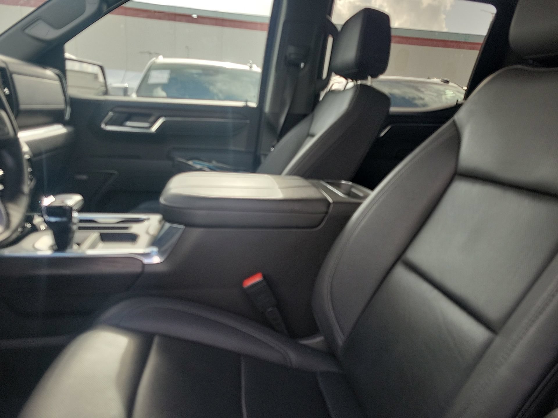 Used 2025 GMC Sierra 1500 SLT w/ SLT Premium Plus Package AWD/4WD image 19
