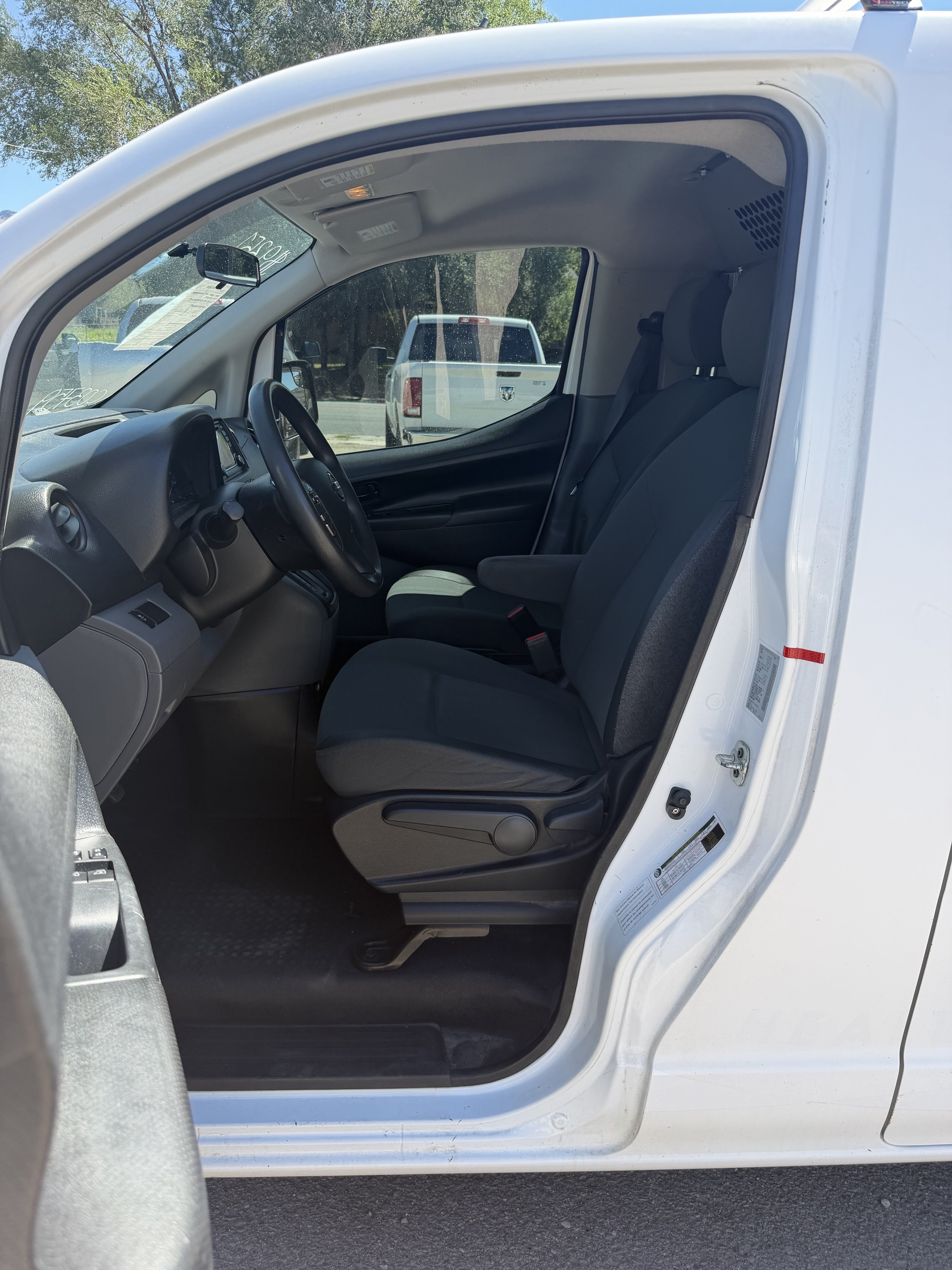 Used 2018 Nissan NV200 S FWD image 17