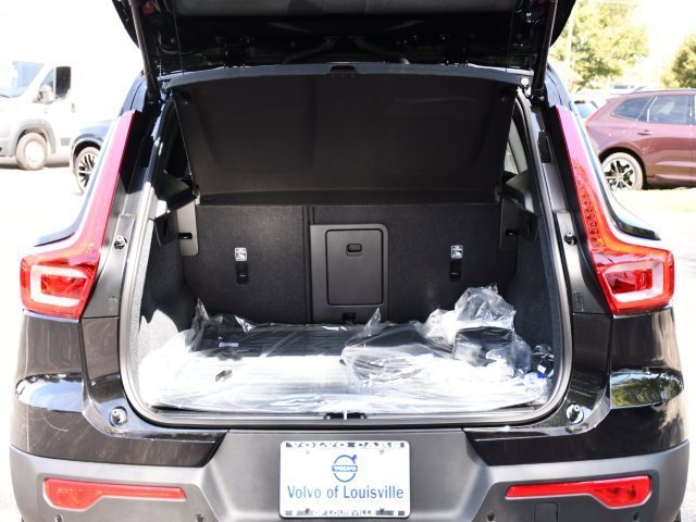 New 2026 Volvo XC40 B5 Ultra w/ Protection Package Premier image 28