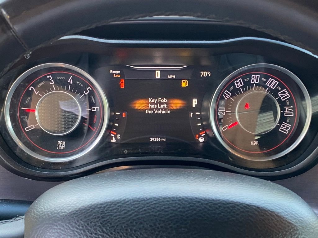 Used 2015 Dodge Challenger SXT RWD image 12