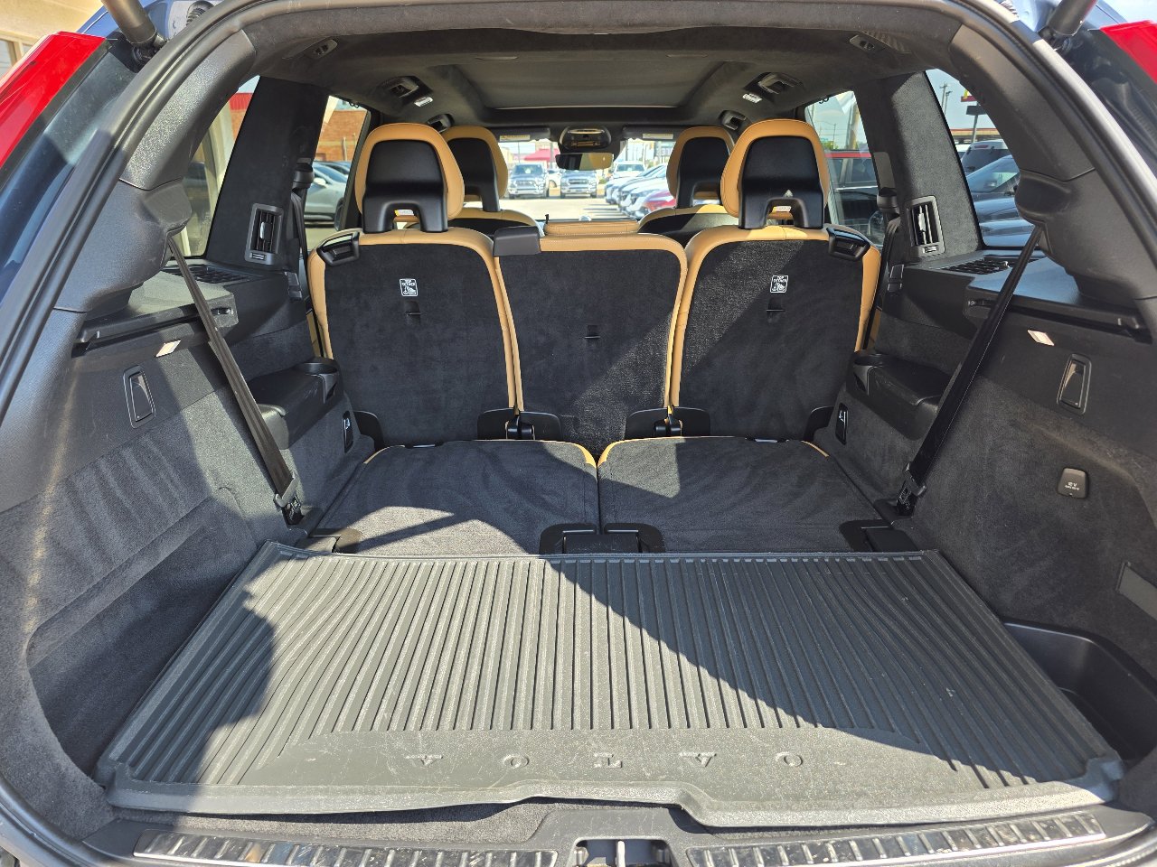 Used 2021 Volvo XC90 T8 Inscription w/ Lounge Package image 27