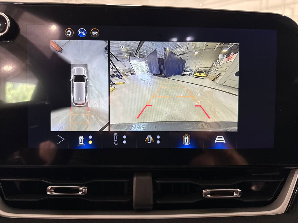 New 2026 Chevrolet Equinox LT w/ Convenience Package II FWD image 16