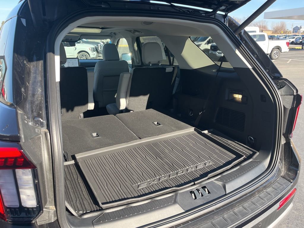 New 2026 Ford Explorer Platinum w/ LUX Leather Package image 14