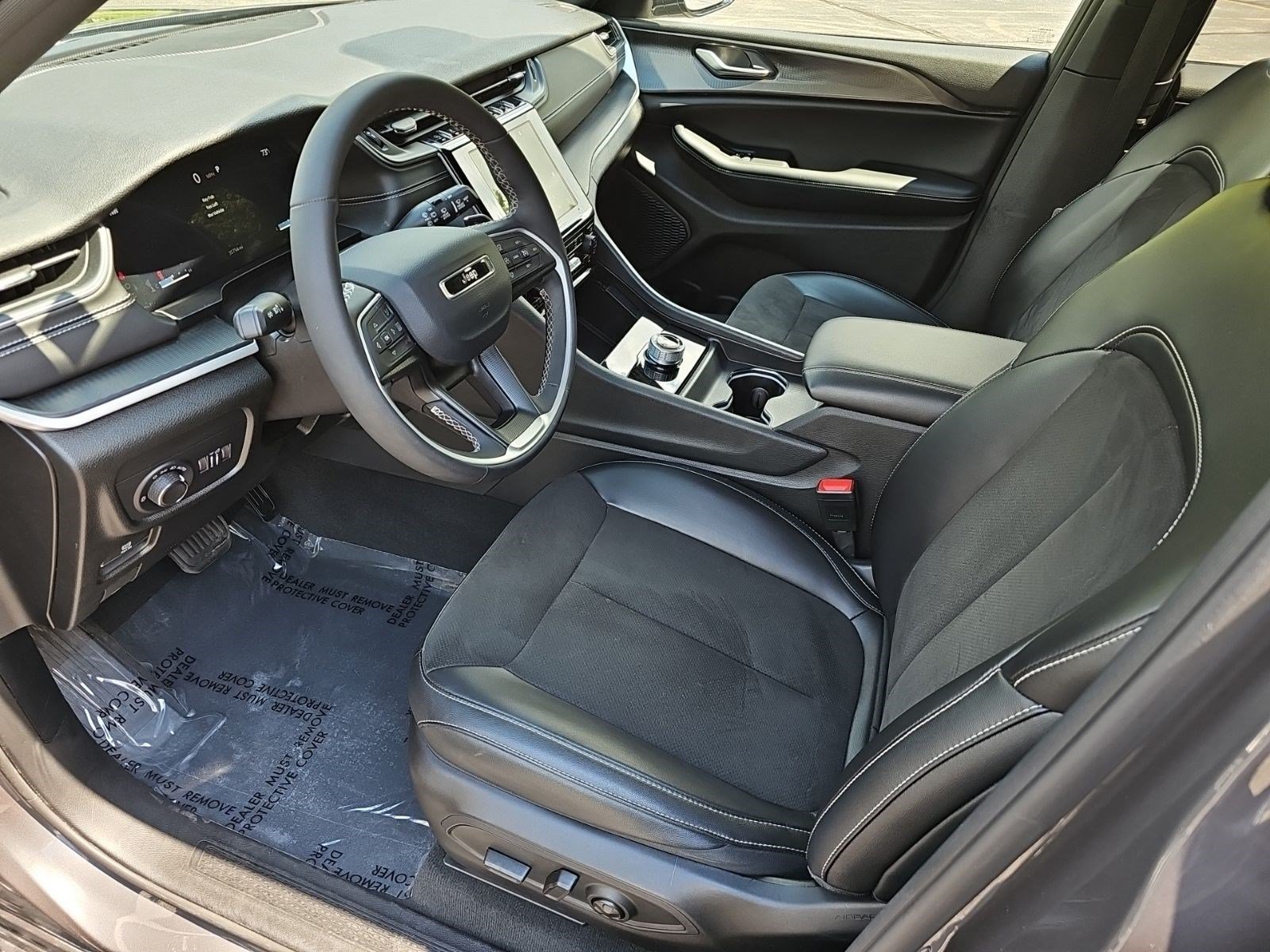 Used 2023 Jeep Grand Cherokee L Laredo AWD/4WD image 18