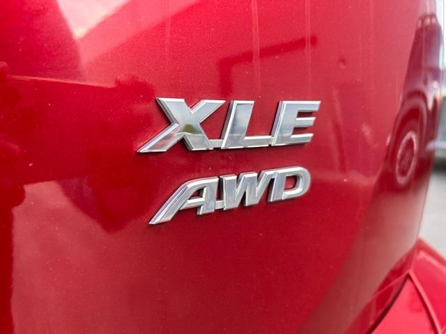 Used 2018 Toyota RAV4 XLE image 10
