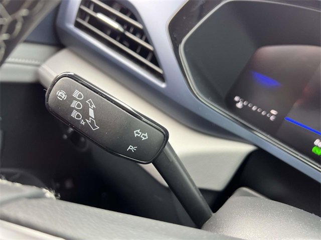 Used 2024 Volkswagen Taos SE image 28