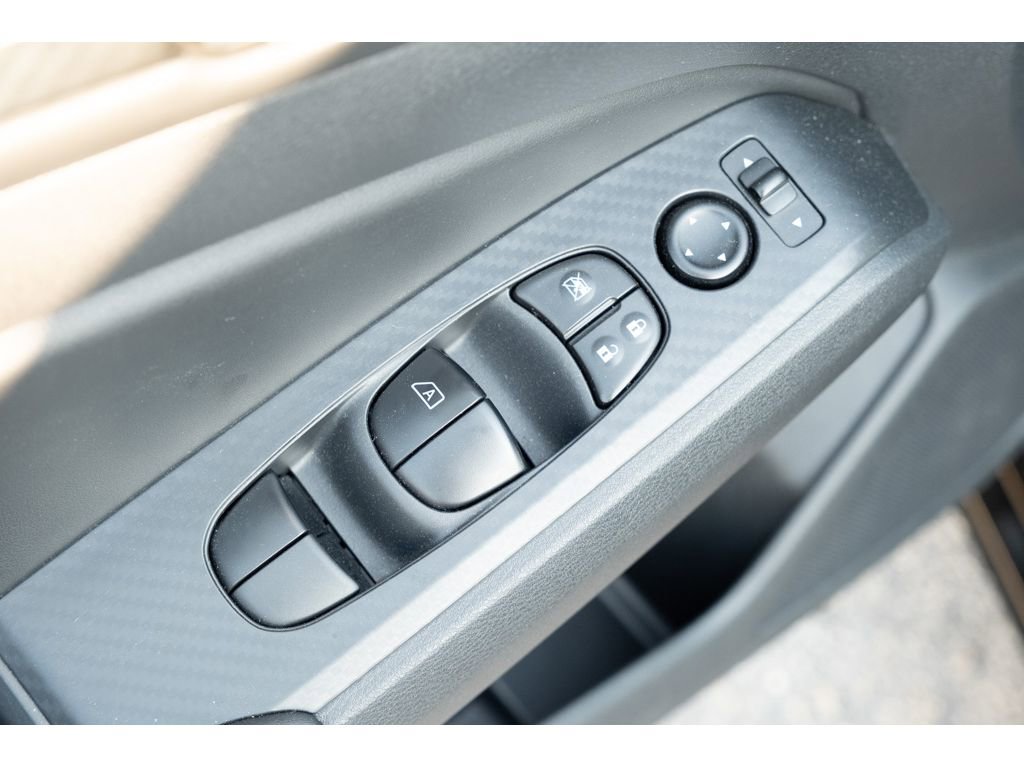 Used 2025 Nissan Altima 2.5 SV image 14