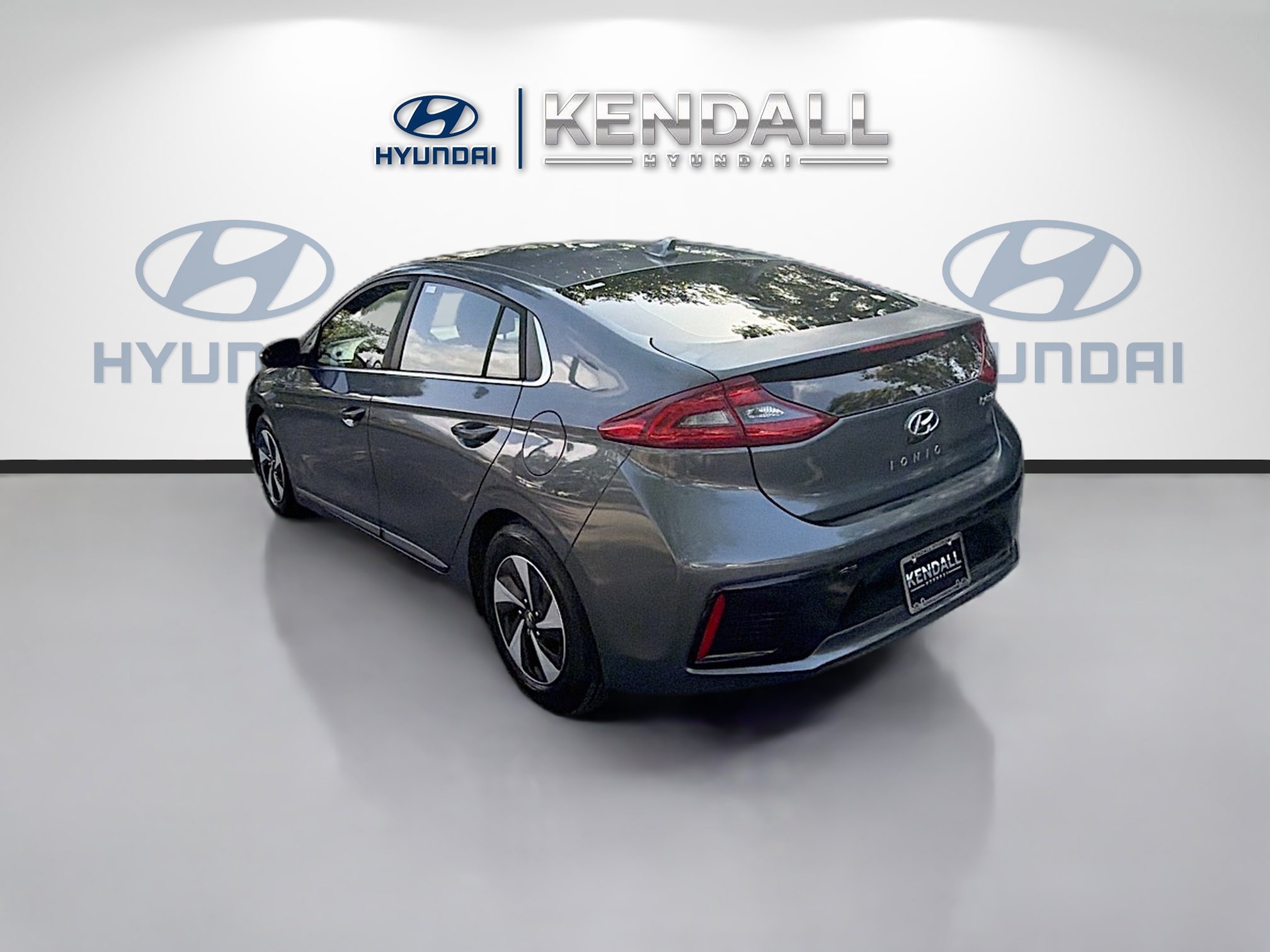 Used 2018 Hyundai Ioniq SEL FWD image 3