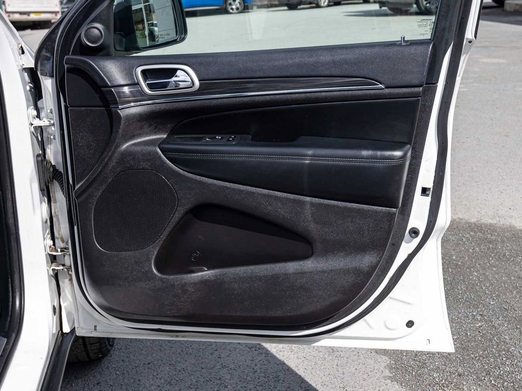 Used 2019 Jeep Grand Cherokee Limited AWD/4WD image 13
