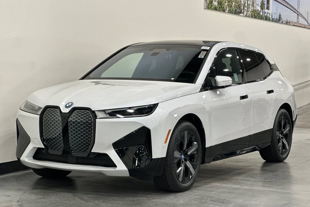 Used 2024 BMW iX xDrive50 w/ Sport Package AWD/4WD image 8