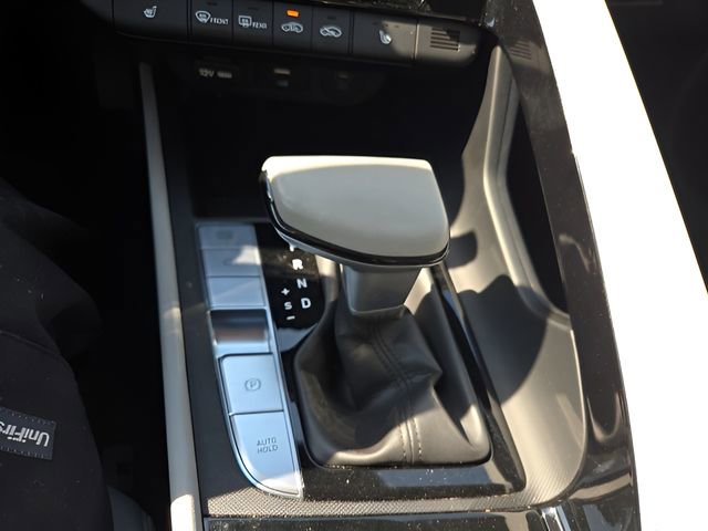 Used 2025 Hyundai Elantra Limited image 19
