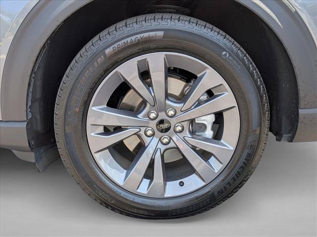 Used 2025 Ford Explorer Active AWD/4WD image 25