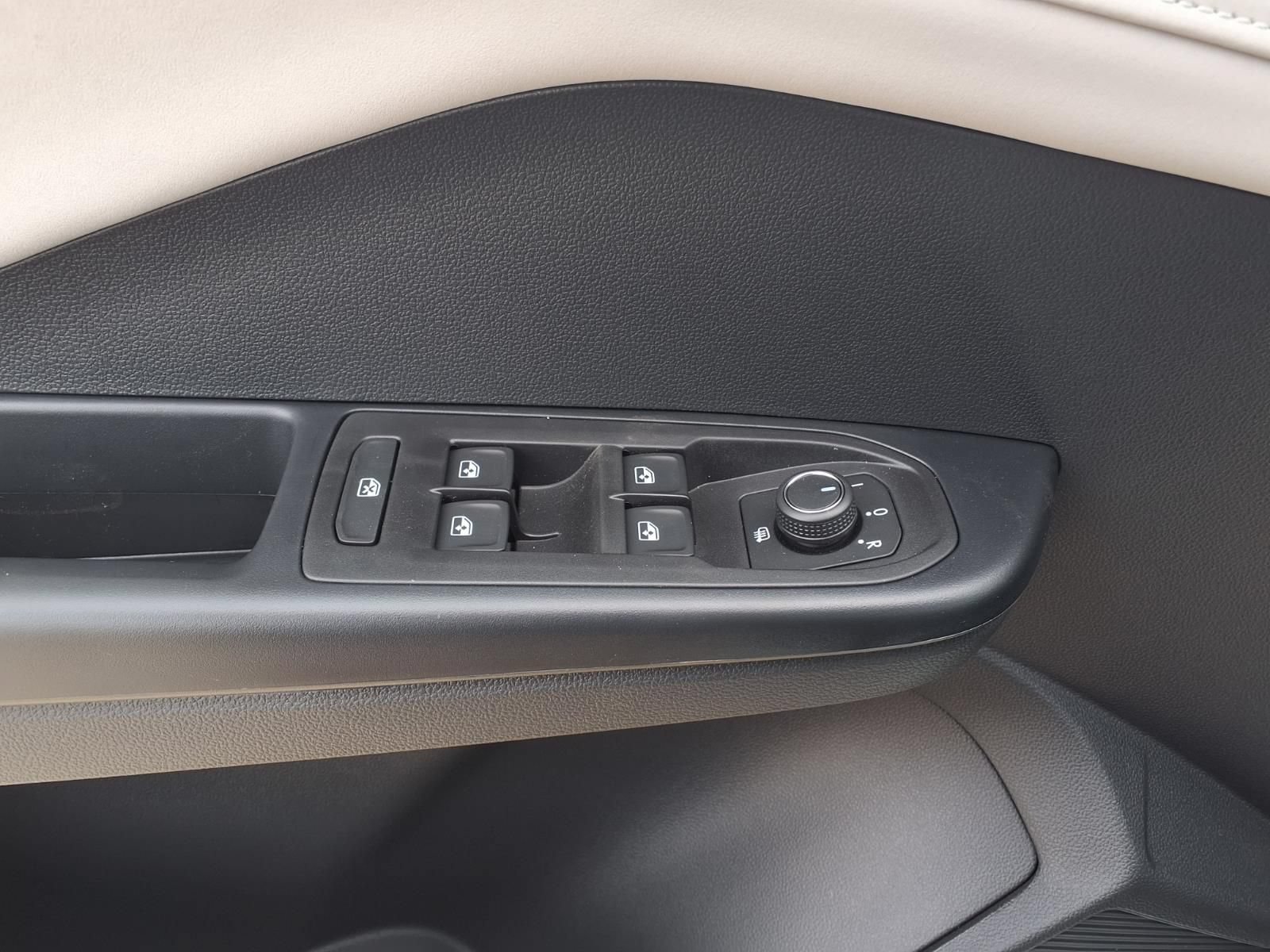 New 2026 Volkswagen Taos SE FWD image 15
