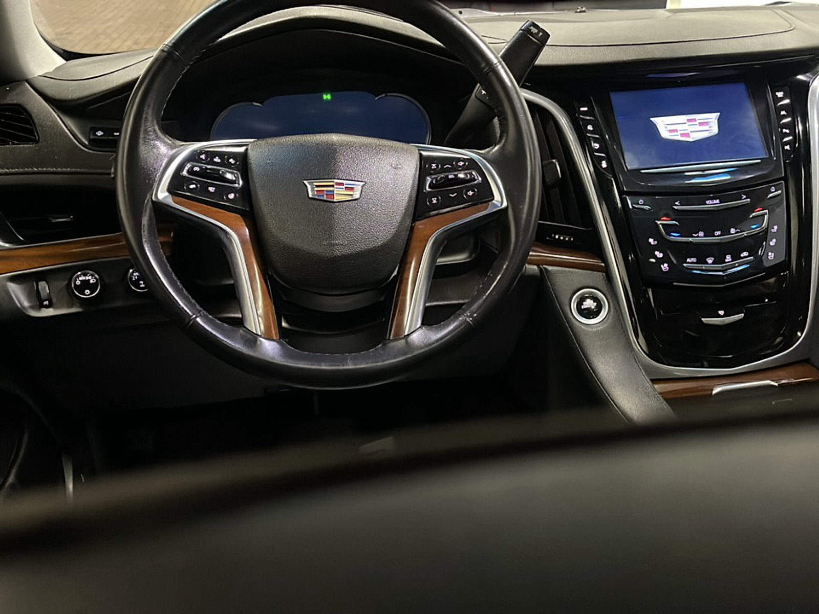 Used 2020 Cadillac Escalade Luxury w/ Escalade Sport Edition AWD/4WD image 3