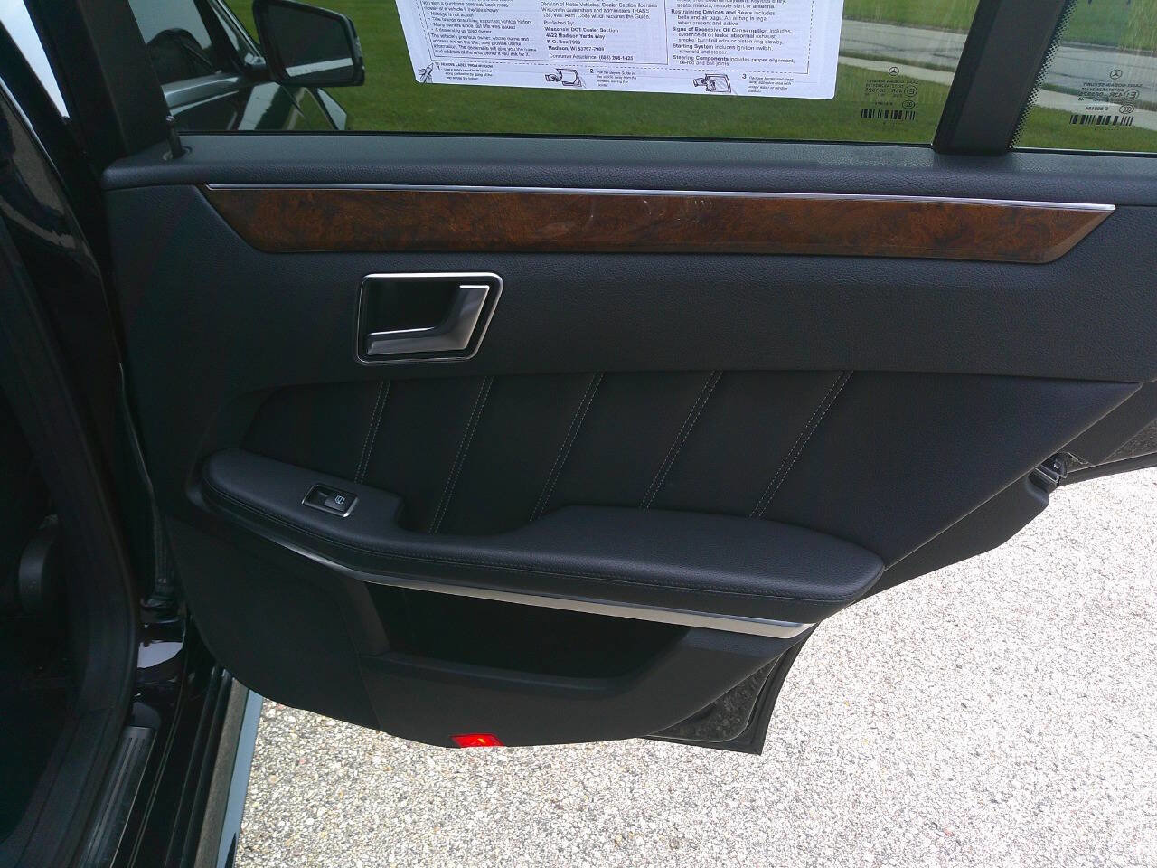 Used 2014 Mercedes-Benz E 550 4MATIC Sedan w/ Premium 1 Package image 18