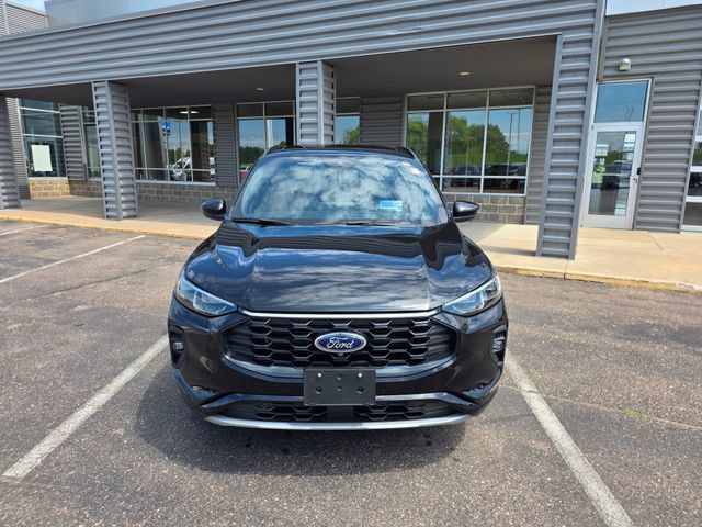 Used 2024 Ford Escape ST-Line Elite w/ Premium Technology Package AWD/4WD image 2