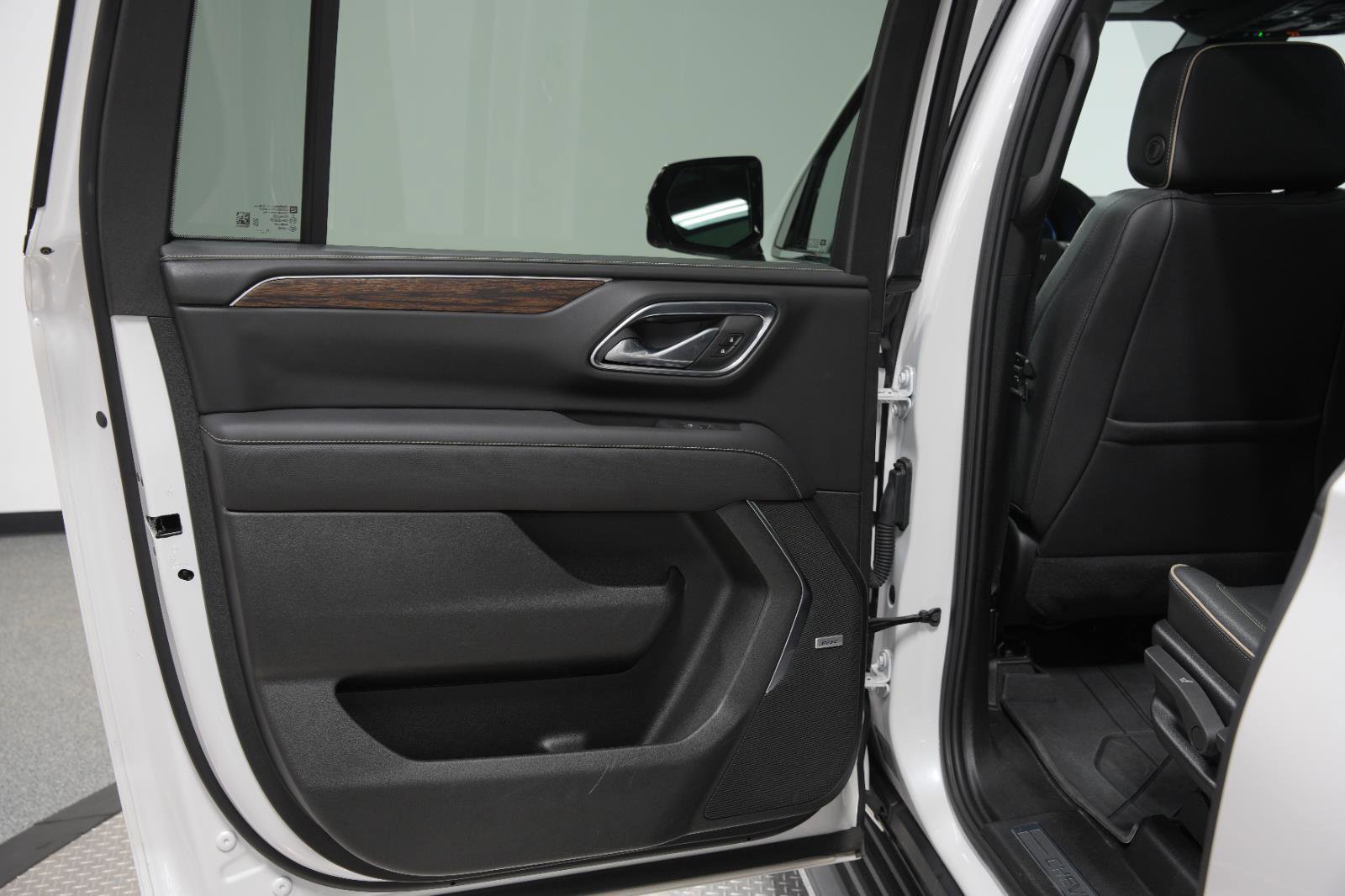 Used 2024 Chevrolet Suburban Premier w/ Premium Package image 22