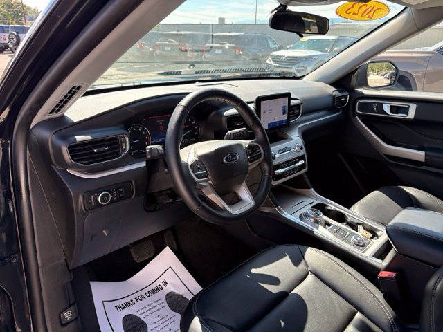 Used 2023 Ford Explorer XLT w/ Equipment Group 202A AWD/4WD image 3