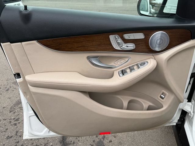 Used 2021 Mercedes-Benz GLC 300 4MATIC image 24