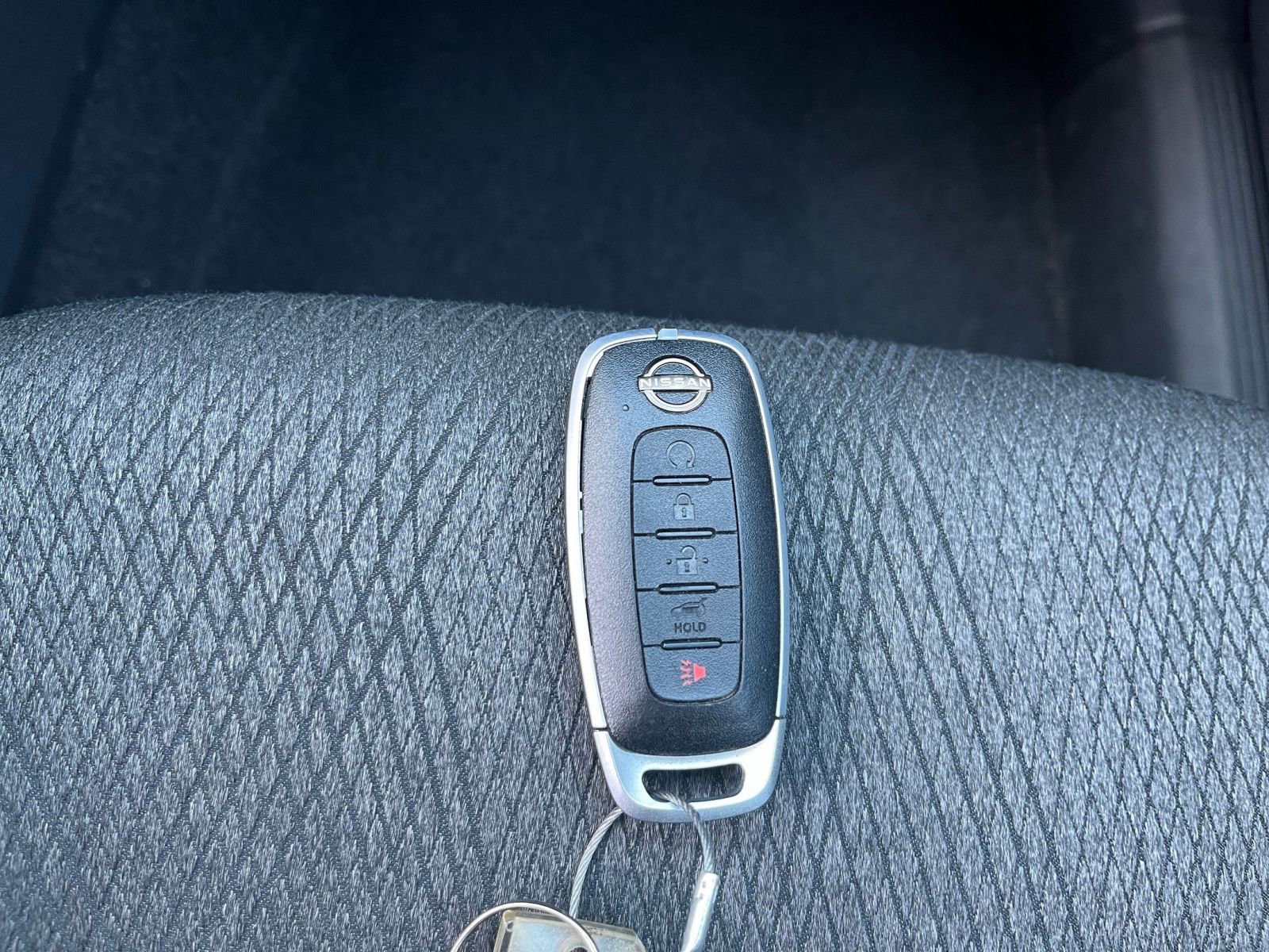 Used 2025 Nissan Rogue SV image 21