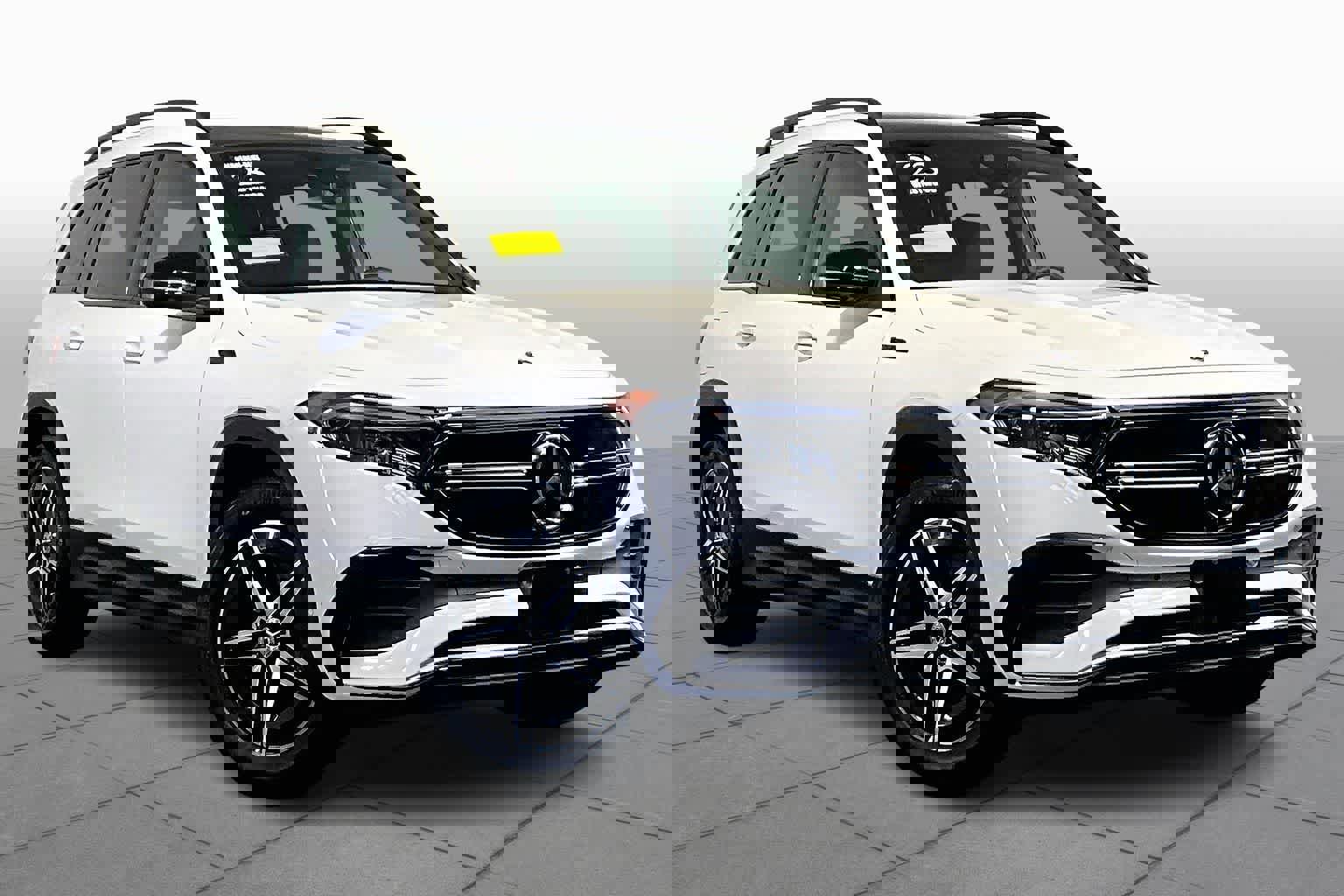 Used 2023 Mercedes-Benz EQB 300 4MATIC image 2