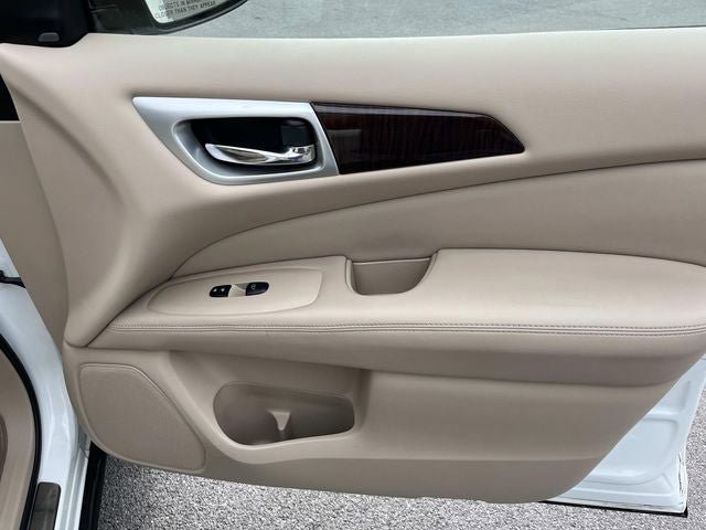 Used 2015 Nissan Pathfinder Platinum w/ Family Entertainment Package image 25
