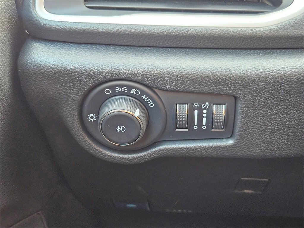 New 2026 Chrysler Pacifica Select image 23