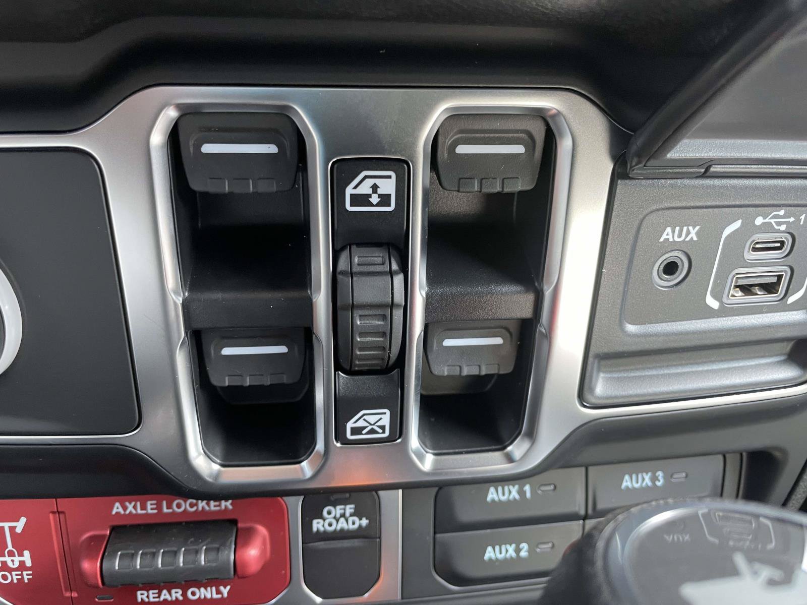 Used 2026 Jeep Wrangler Unlimited Sport w/ Dual Top Group AWD/4WD image 29