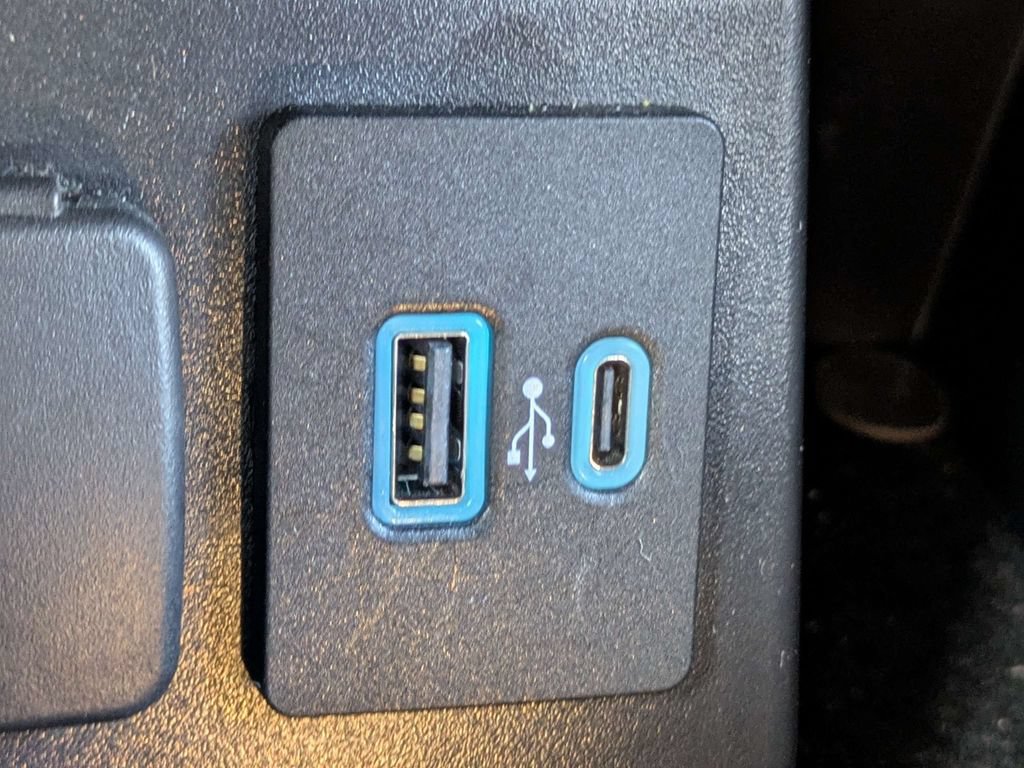 Used 2021 Ford Explorer XLT w/ Equipment Group 202A RWD image 25