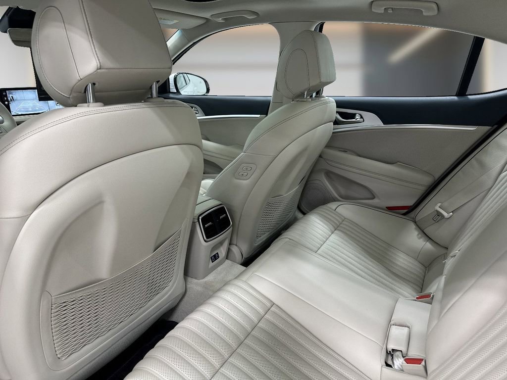 Certified 2026 Genesis G70 2.5T Prestige RWD image 12