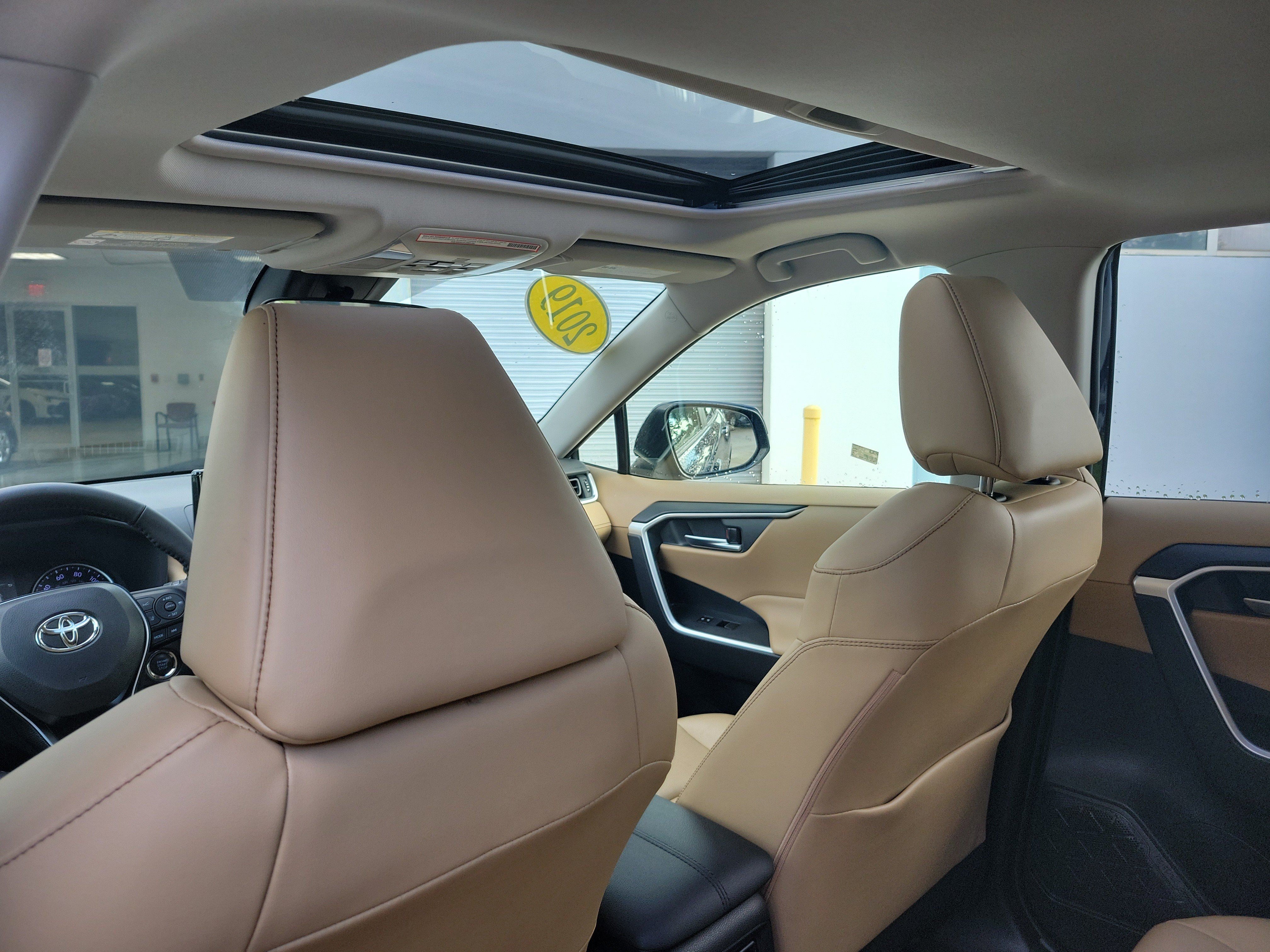 Used 2019 Toyota RAV4 XLE Premium FWD image 16