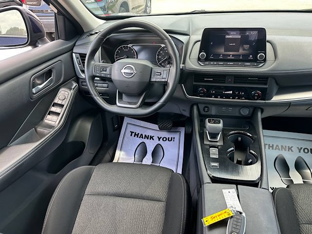 Used 2025 Nissan Rogue SV FWD image 17