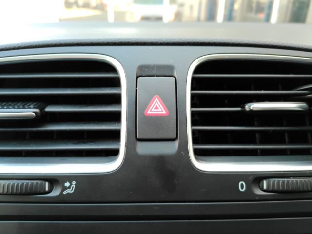 Used 2012 Volkswagen Golf 4-Door FWD image 37