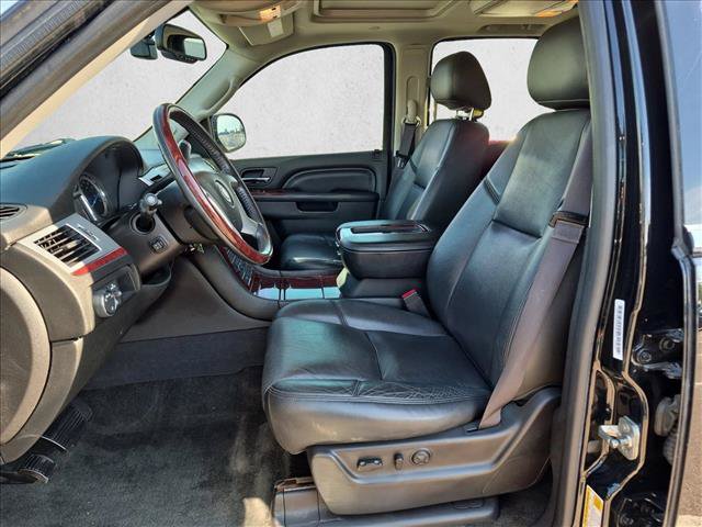 Used 2014 Cadillac Escalade Luxury RWD image 16