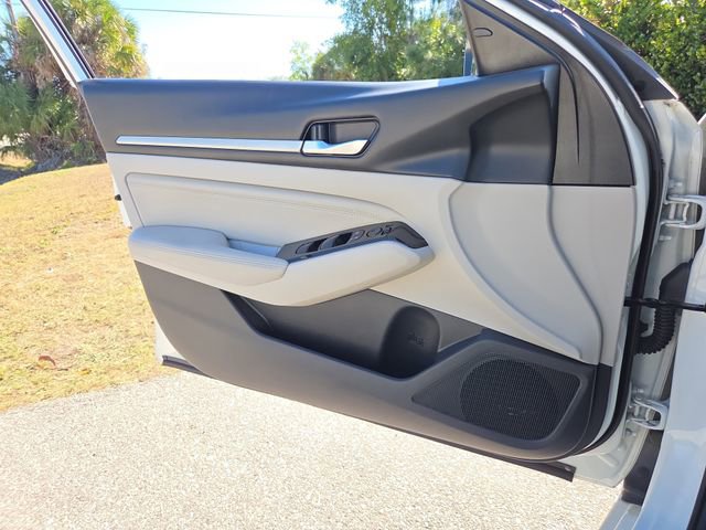 Used 2021 Nissan Altima 2.5 SV w/ SV Premium Package image 19