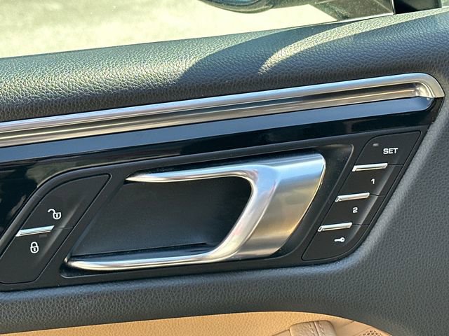 Used 2018 Porsche Macan image 18