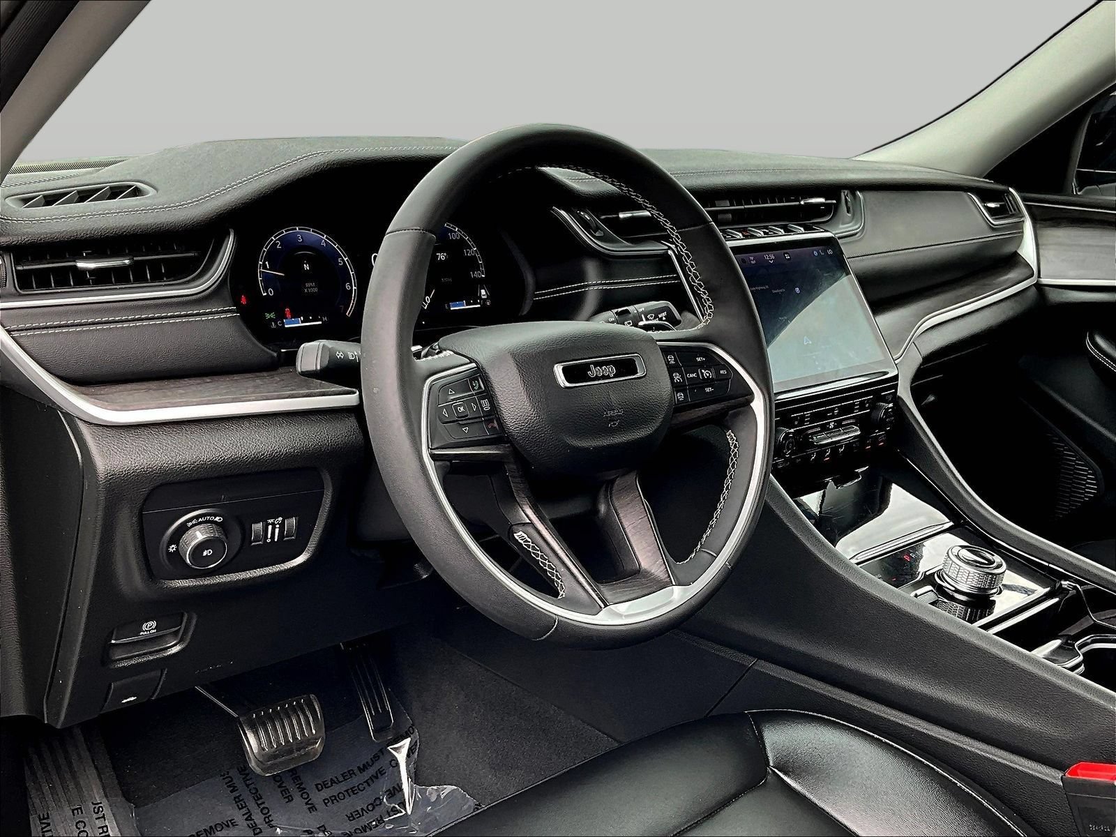 Used 2023 Jeep Grand Cherokee Limited AWD/4WD image 19