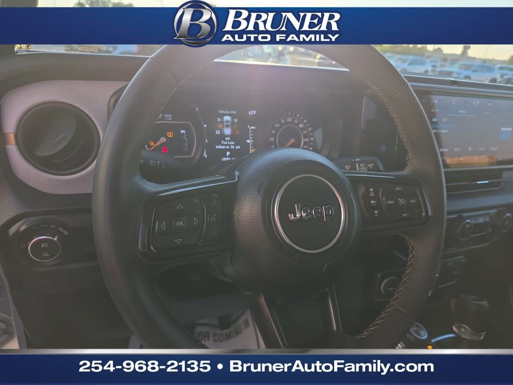 Used 2024 Jeep Gladiator Sport image 10