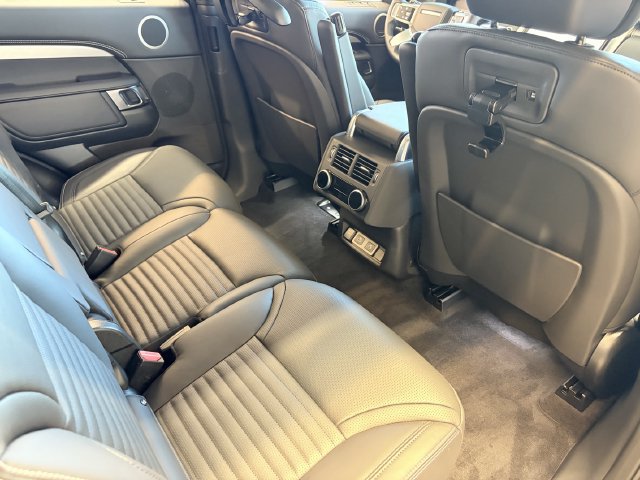 New 2026 Land Rover Discovery Limited Edition AWD/4WD image 12
