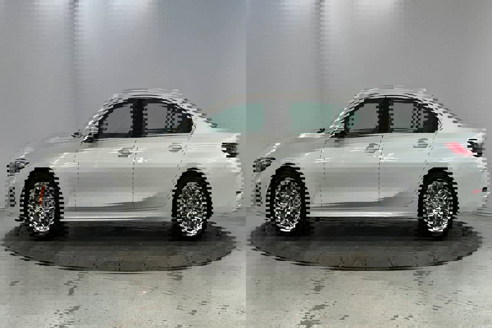 Used 2025 BMW 330i xDrive Sedan w/ Convenience Package image 5