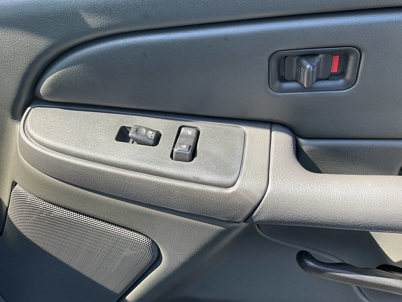 Used 2006 GMC Sierra 2500 SLE w/ Heavy-Duty Power Package image 30