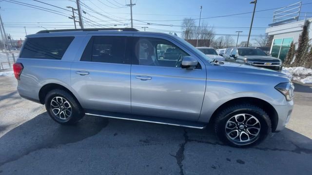 Used 2023 Ford Expedition Max XLT image 3