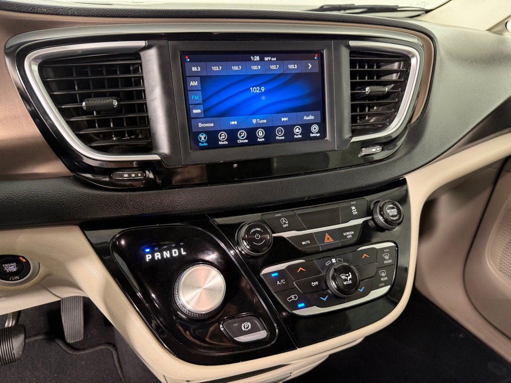 Used 2021 Chrysler Voyager Lxi FWD image 16