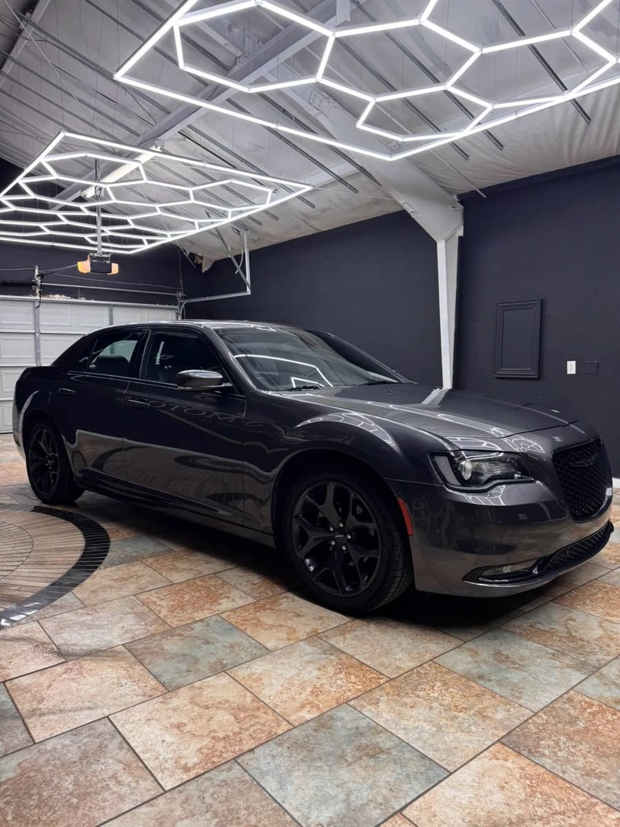 Used 2023 Chrysler 300 S RWD image 5