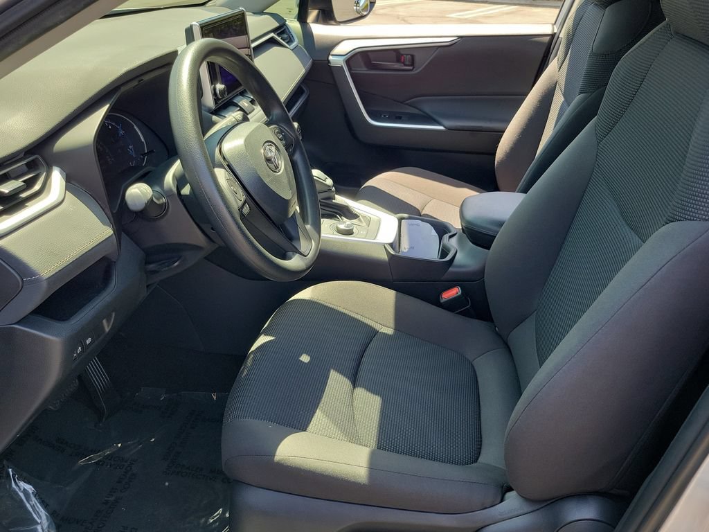 Used 2024 Toyota RAV4 LE AWD/4WD image 17
